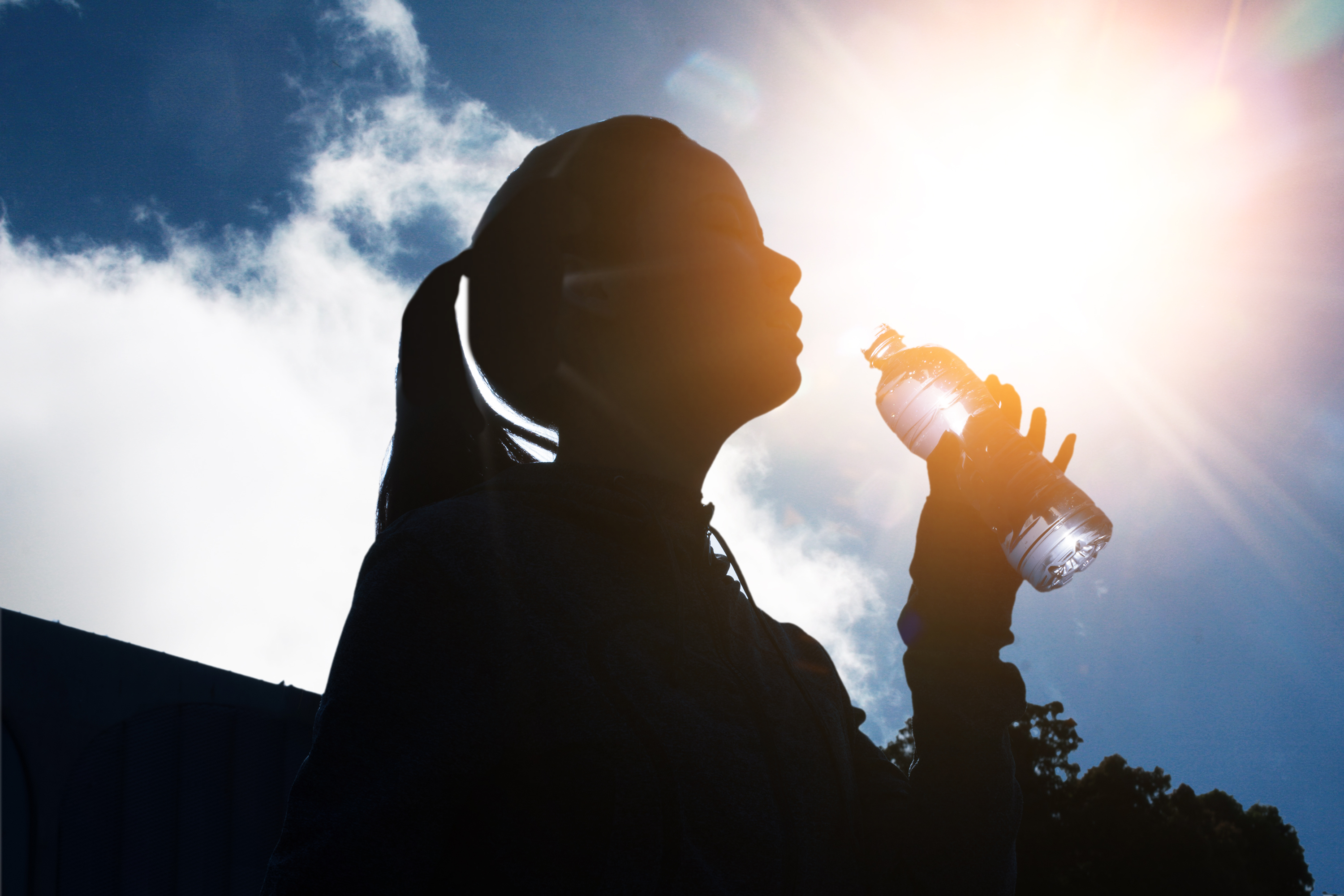 האם שתיית מים מורידה את לחץ הדם?
