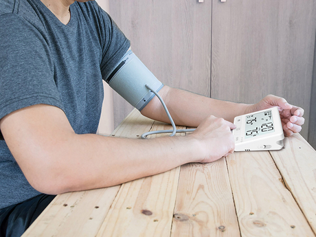 How to use blood pressure monitor correctly1.jpg