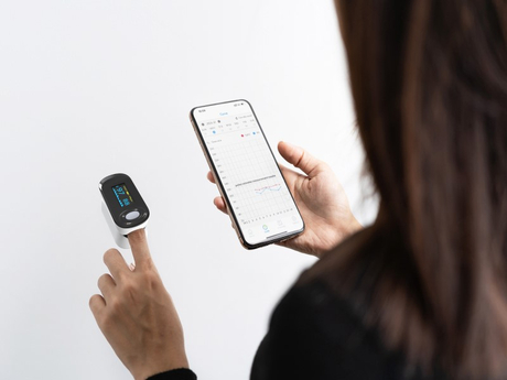 Pulsossimetri Bluetooth da dito che consentono il monitoraggio connesso della salute per i partner.jpg