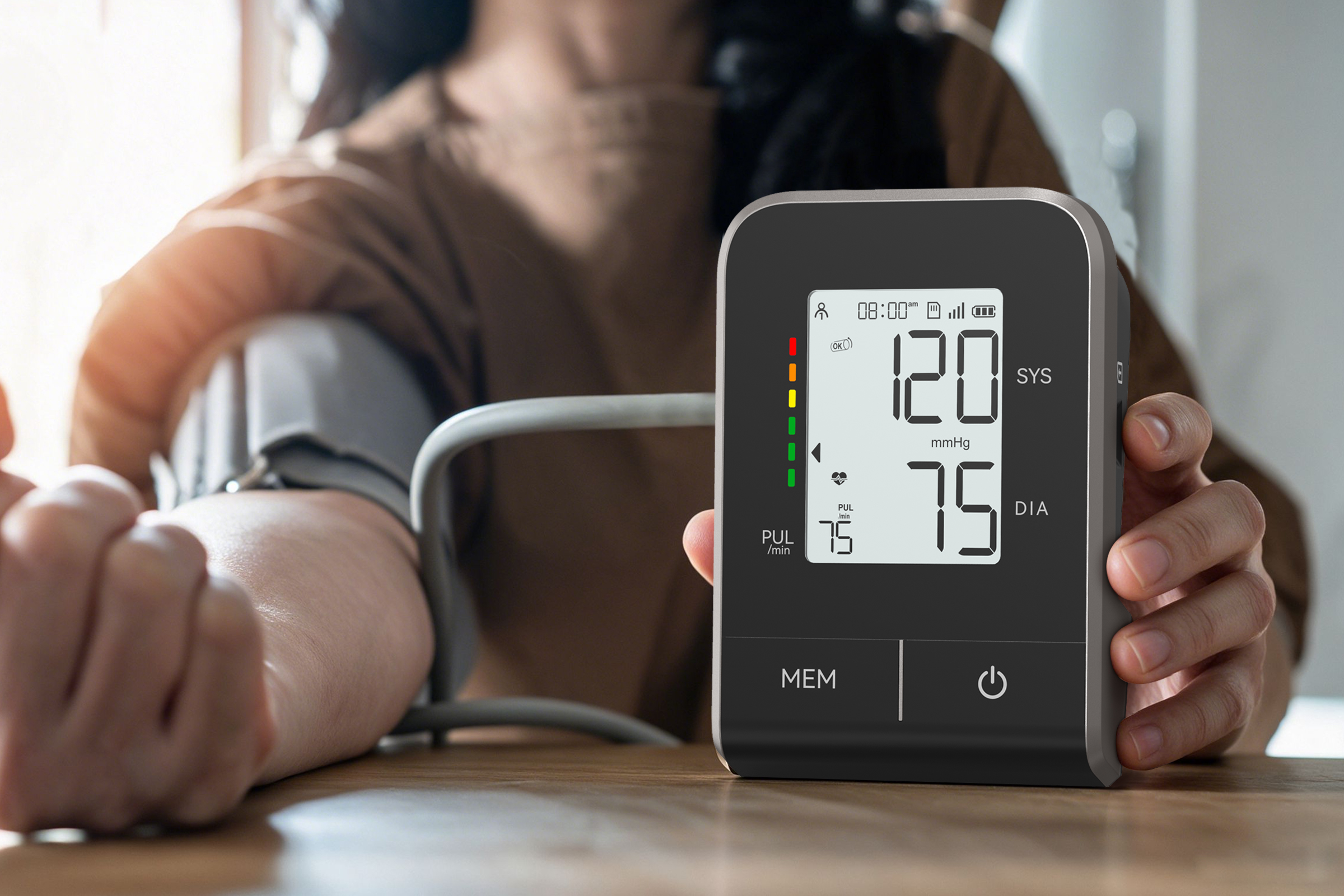 Joytech DBP-61D7G blood pressure monitor with 4G connectivity display.jpg