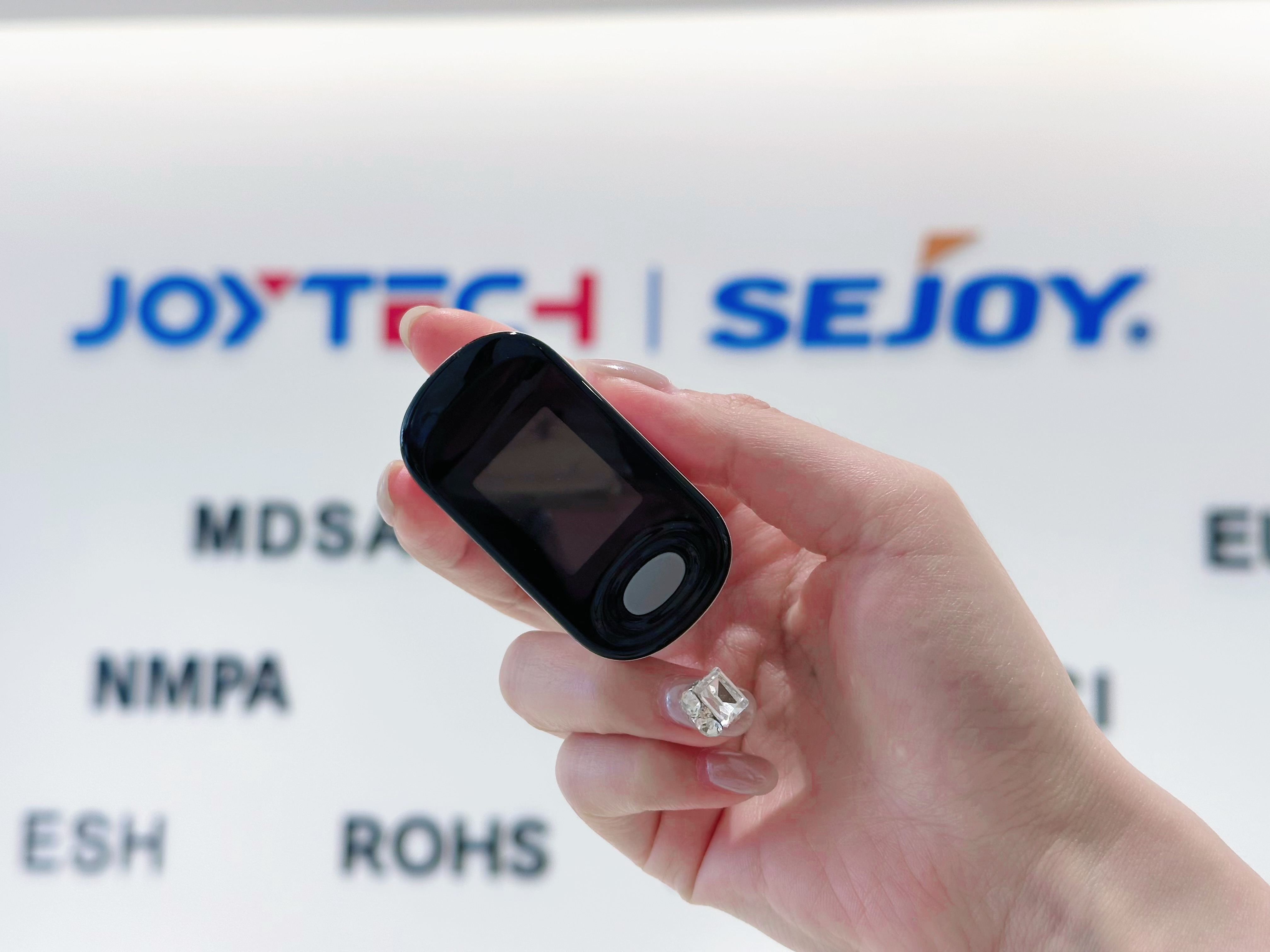 Joytech Healthcare OEM fingertip pulse oximeter.JPG